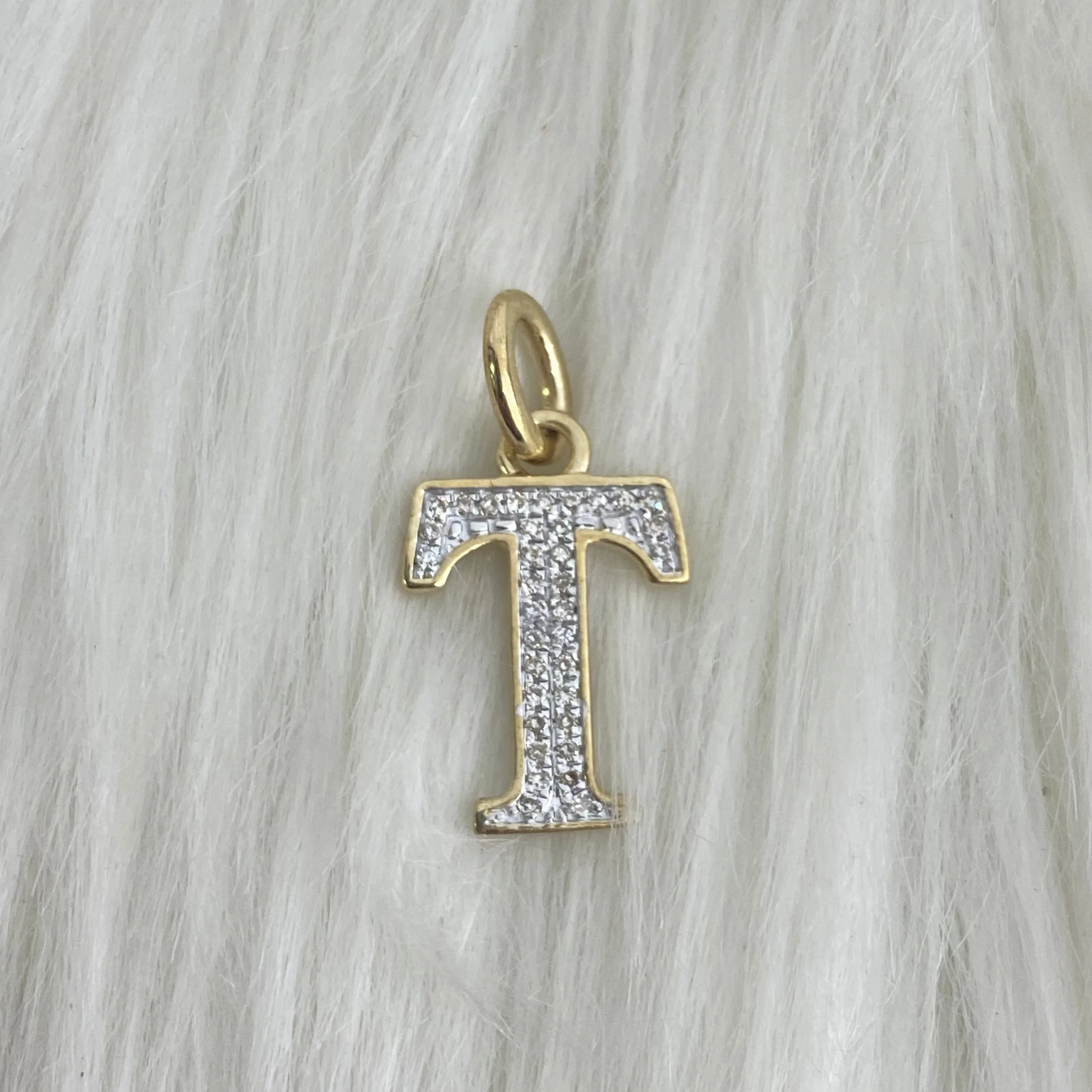 10K Yellow Gold Letter T Pendant Ct Dia / 1.2gr