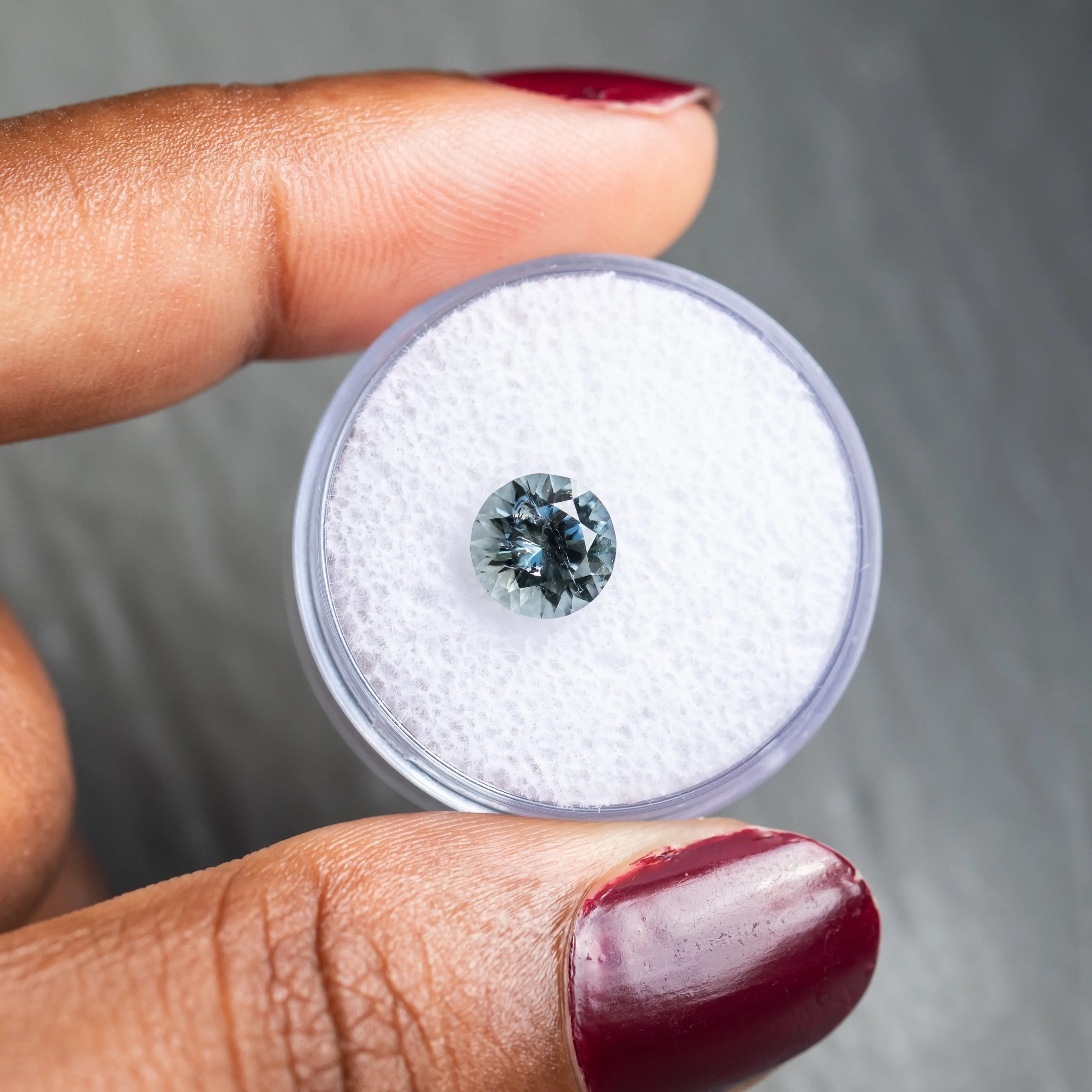 1.32CT ROUND BRILLIANT SRI LANKAN SAPPHIRE, SILVERY GREY, 7.36X4.63MM, UNHEATED