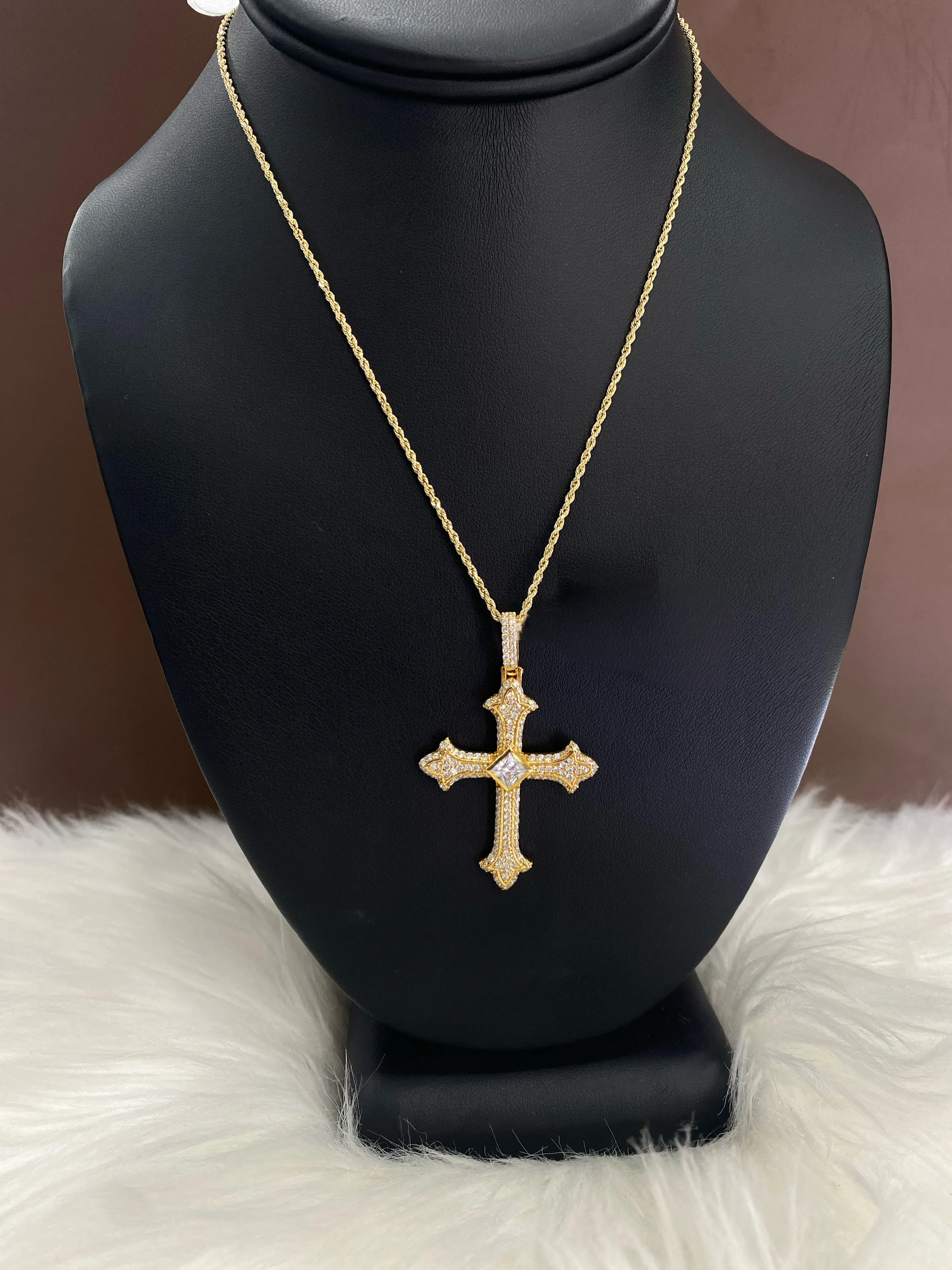 14K Yellow Gold Cross Pendant Lab Dia / 9gr