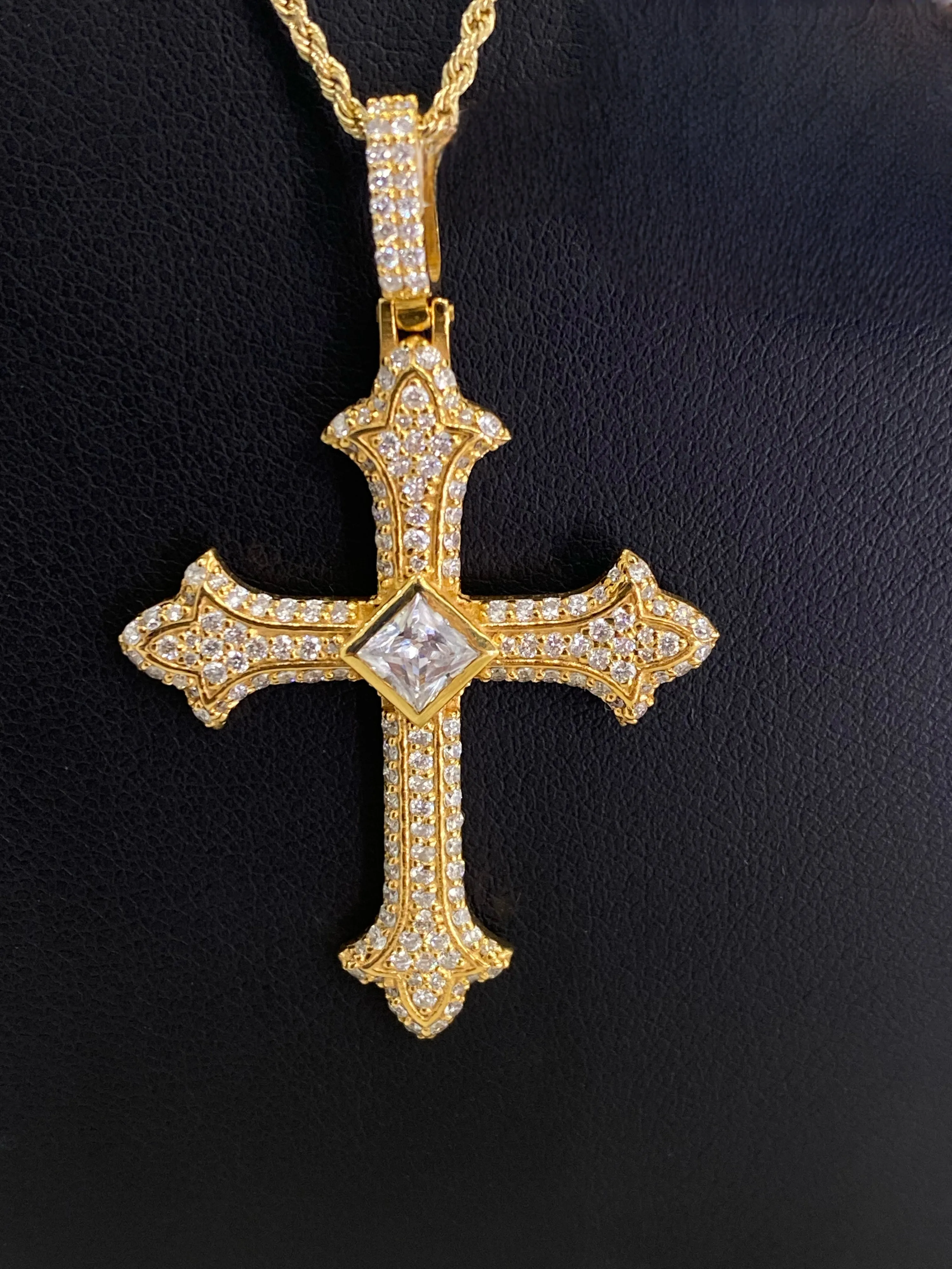 14K Yellow Gold Cross Pendant Lab Dia / 9gr