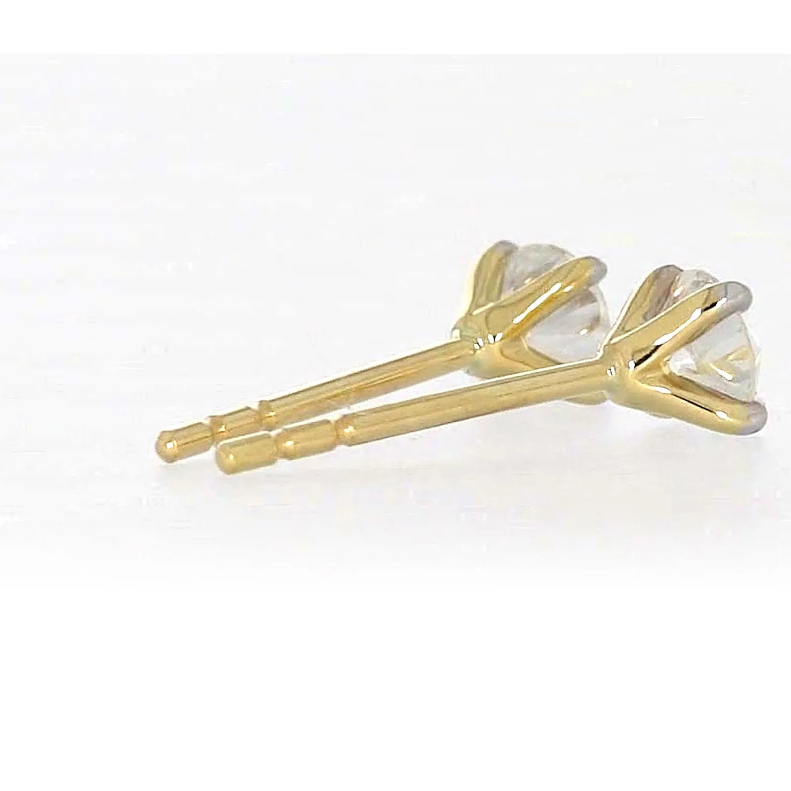 Celebration 9ct Yellow Gold Round Brilliant Cut 1/2 CARAT tw of Lab Grown Diamonds Stud Earrings