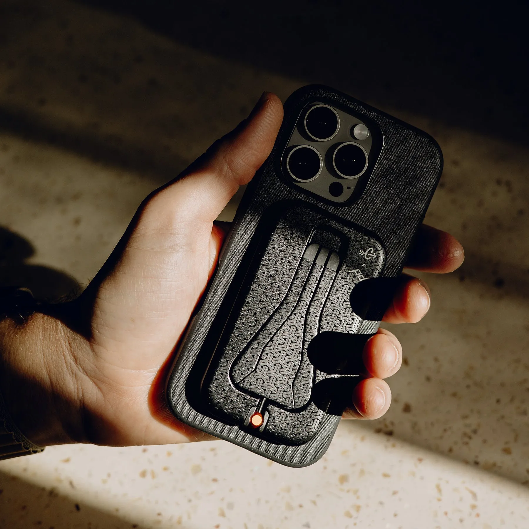 Peak Design x Carryology - Mobile Tripod