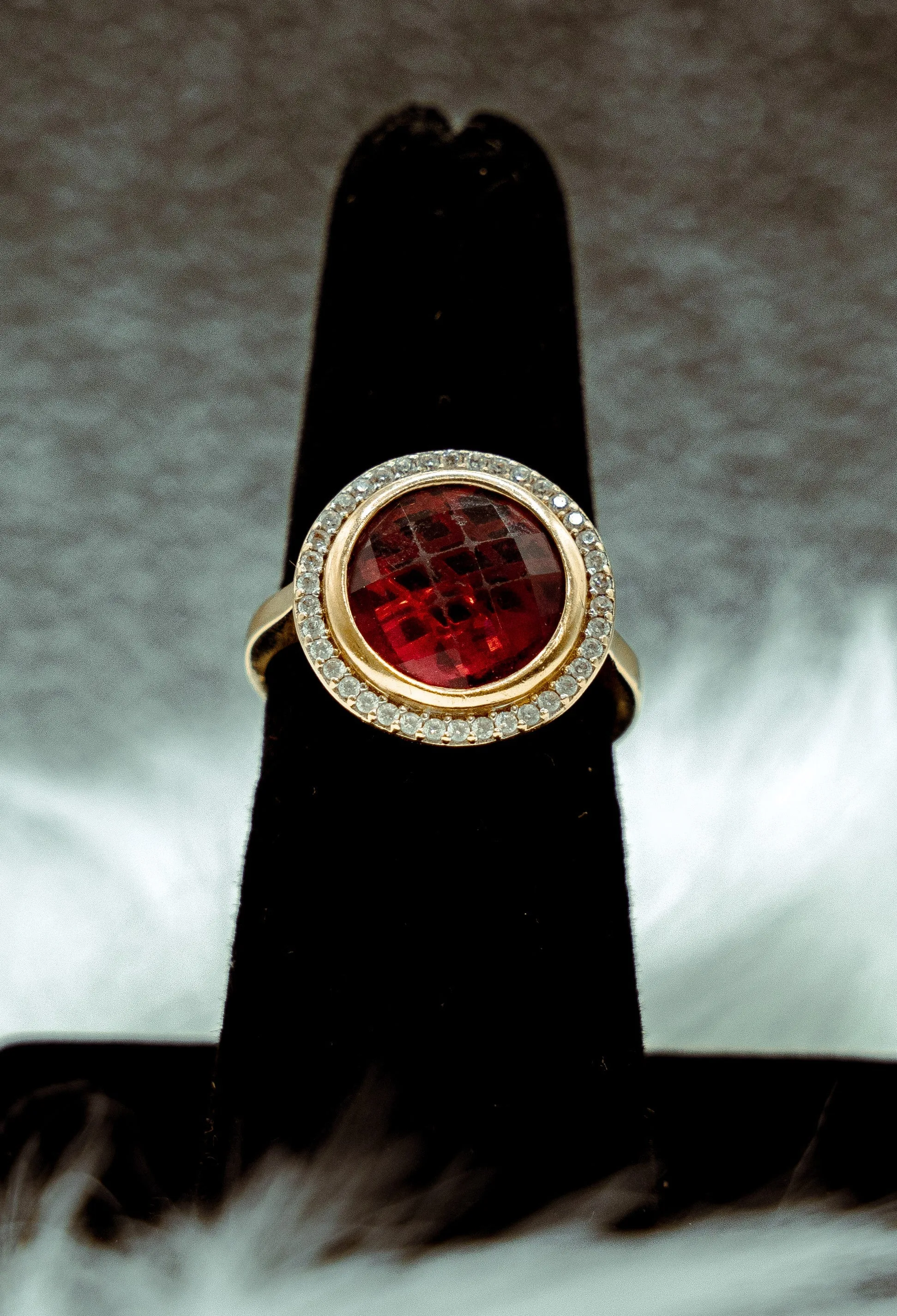 Ruby Ring 14K Yellow Gold With Diamonds / 4.5gr / Size 7